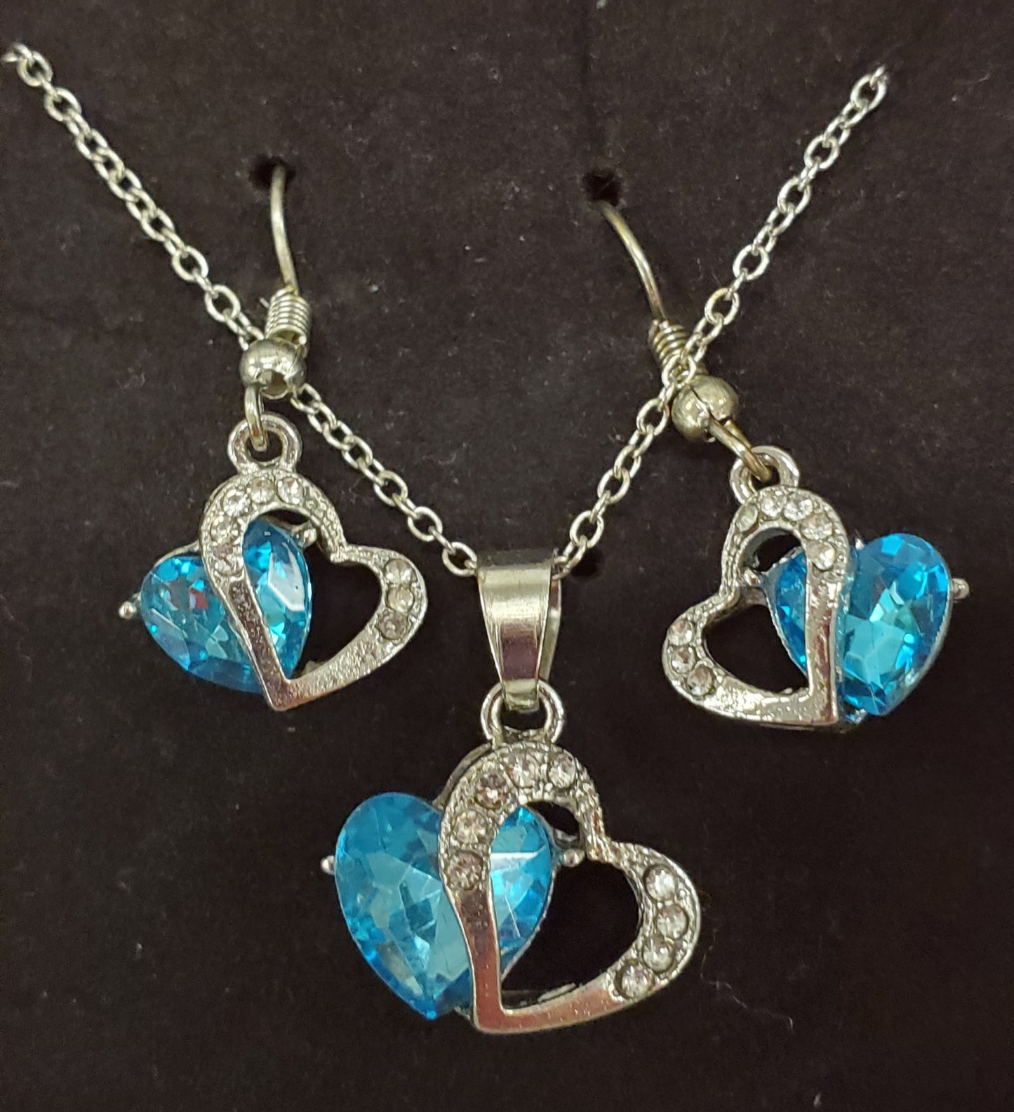 SSHS=1206. sapphire heart earrings and necklace jewelry set