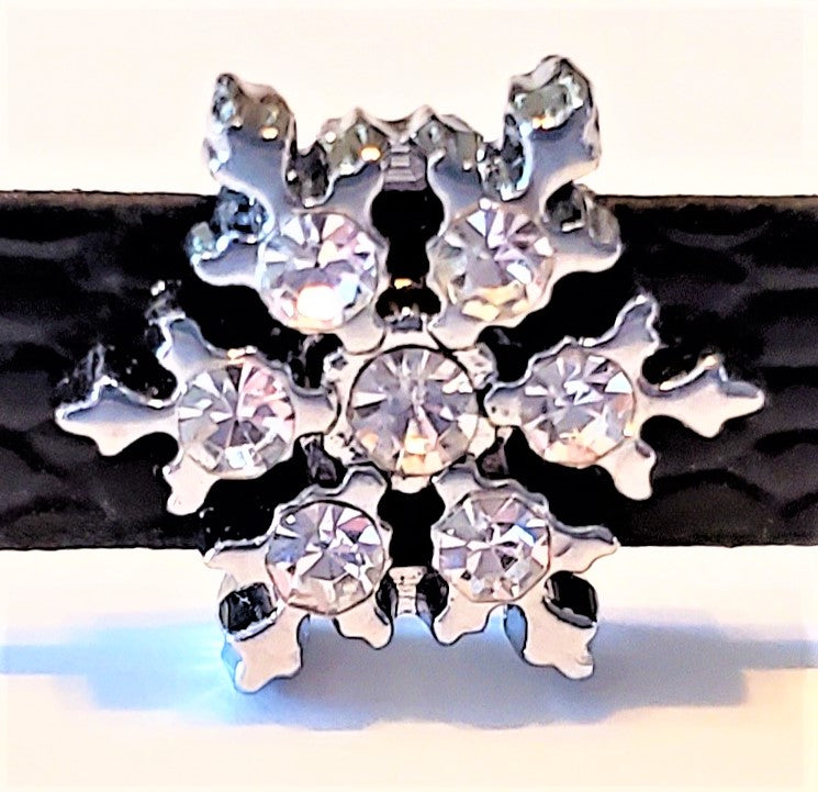 ZZZ - 601 - snowflake charm