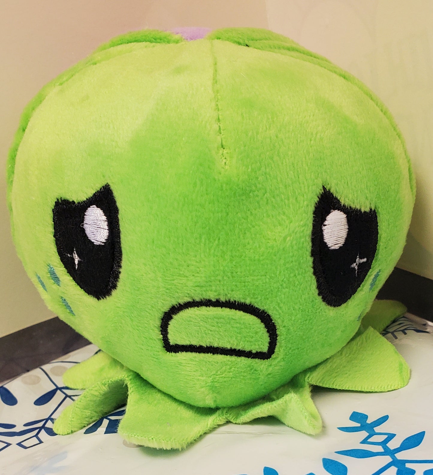 SSHS-722.  reversible octopus plushie - purple/green - happy/sad